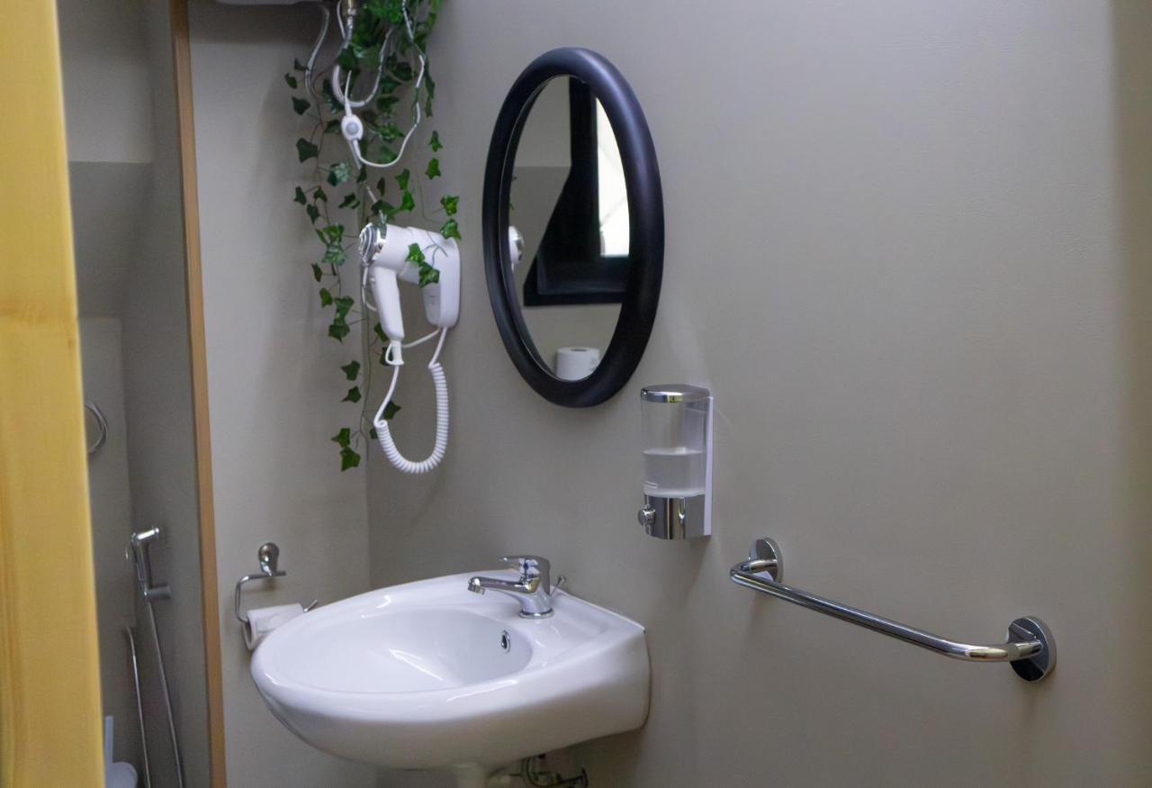 Don Pes Travel Rooms Сассарі Екстер'єр фото
